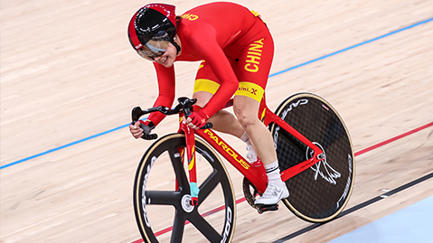 博鱼综合体育官方网站入口乒乓球台和游泳池